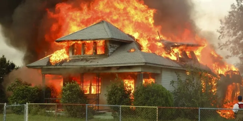 Nằm mơ thấy nhà người khác bị cháy